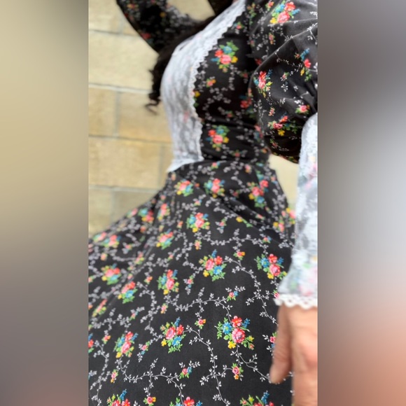 Handmade 1970’s Vintage Black Calico Maxi Dress - Picture 4 of 15